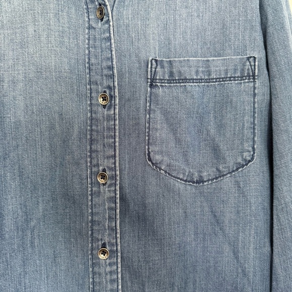 Abercrombie & Fitch Denim Blue Button-Down Shirt - Picture 10 of 11